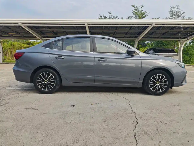 Roewe i5 — Фото автомобиля 4