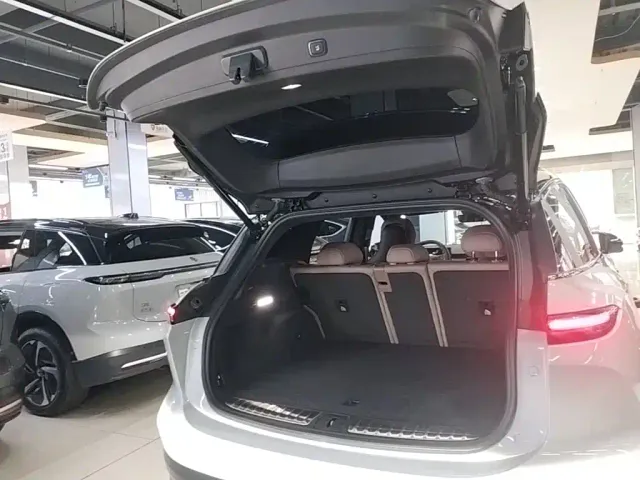 Nio ES6 — Фото автомобиля 18