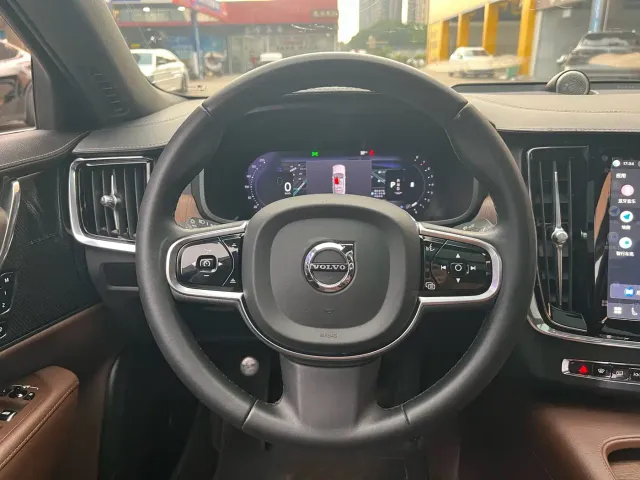 Volvo S90 — Фото автомобиля 24