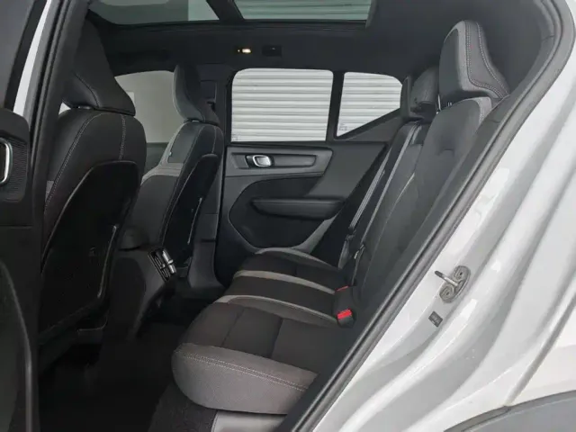 Volvo XC40 — Фото автомобиля 14