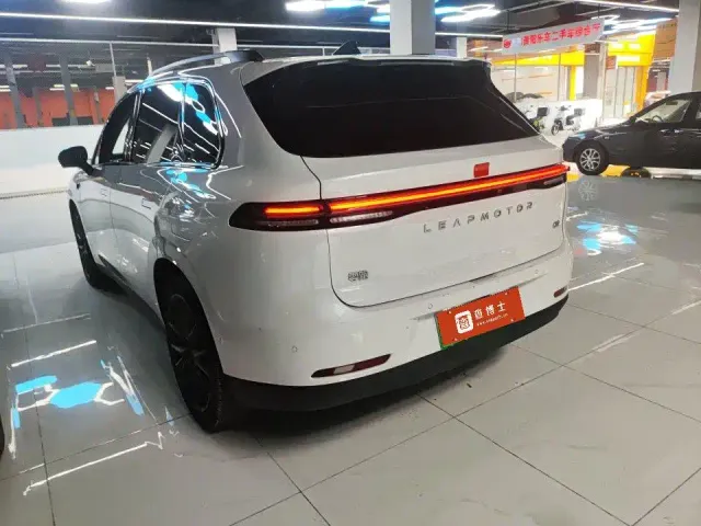 Leapmotor C10 — Фото автомобиля 3