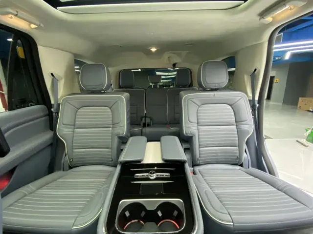 Lincoln Navigator — Фото автомобиля 26
