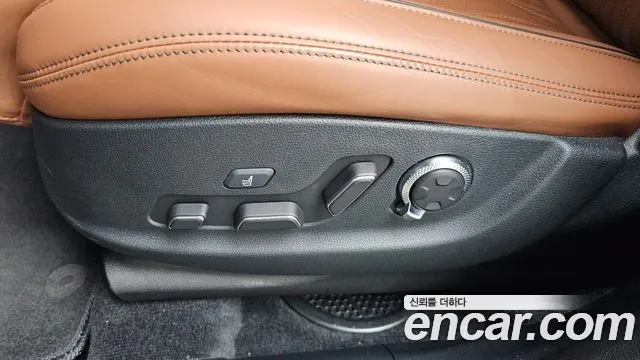 Genesis GV70 2.5T Бензин AWD — Фото автомобиля 24