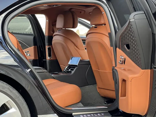 Bentley Flying Spur — Фото автомобиля 8