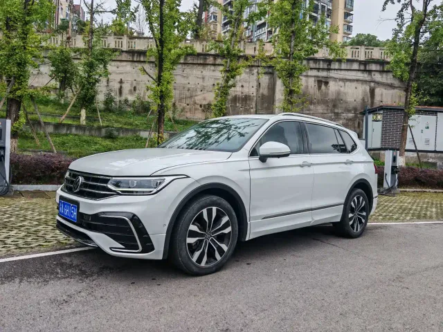 Volkswagen Tiguan L — Фото автомобиля 3