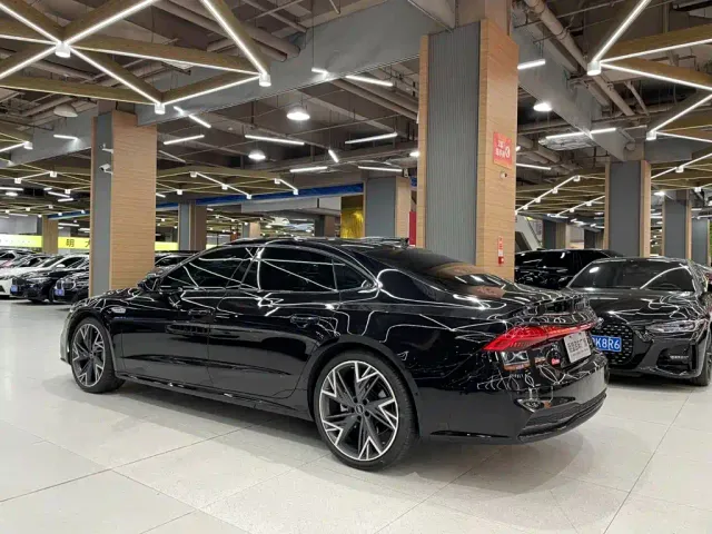 Audi A7L — Фото автомобиля 12