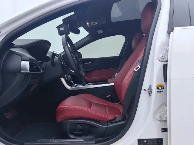 Jaguar XEL — Фото автомобиля 4