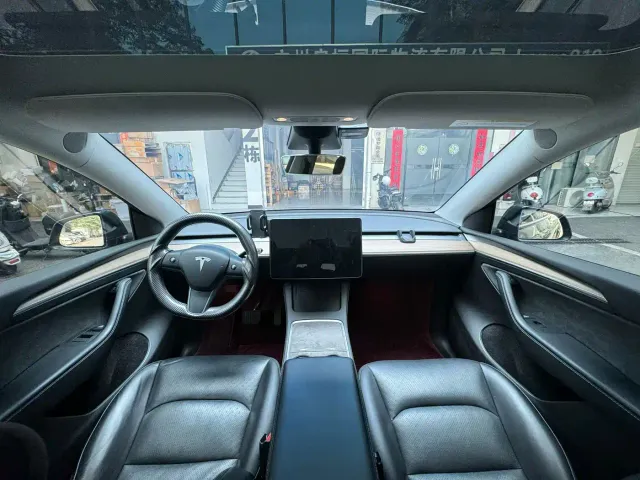 Tesla Model Y — Фото автомобиля 5
