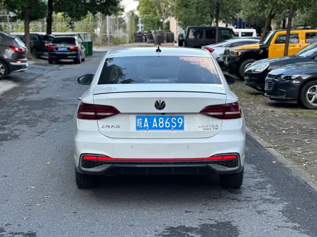 Volkswagen Lavida — Фото автомобиля 8