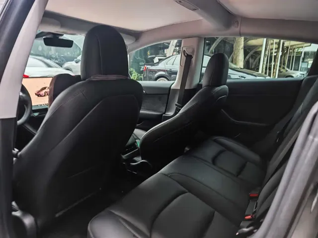 Tesla Model 3 — Фото автомобиля 5