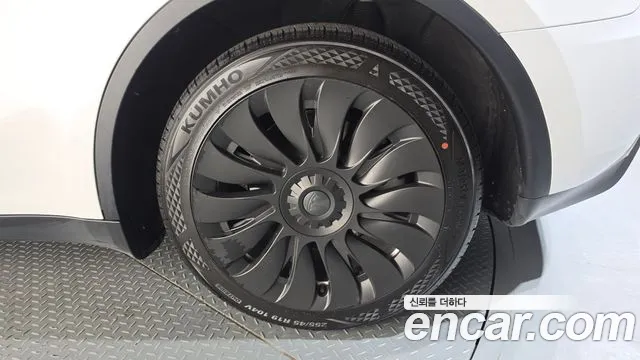 Tesla Model Y — Фото автомобиля 5
