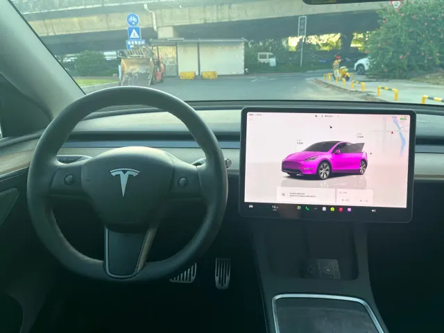 Tesla Model Y — Фото автомобиля 14