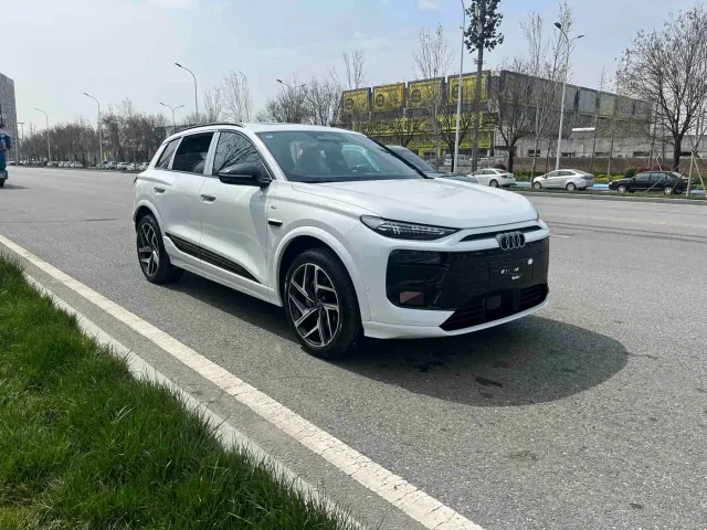 Audi Q6L e-tron — Фото автомобиля 3