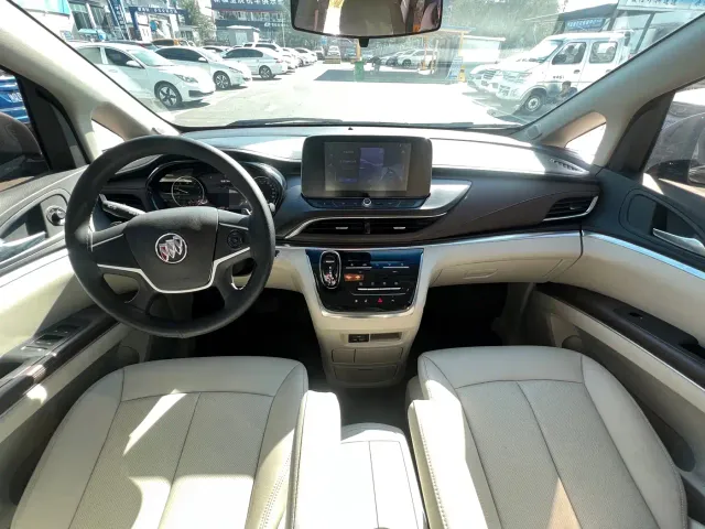 Buick GL8 — Фото автомобиля 6