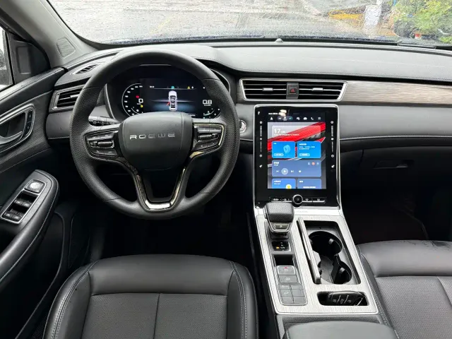 Roewe RX5 — Фото автомобиля 13