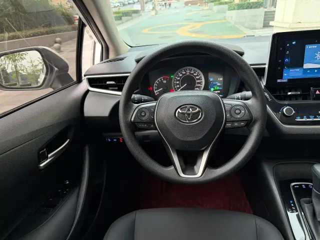 Toyota Corolla — Фото автомобиля 10