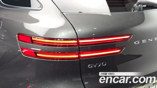 Genesis GV70 — Фото автомобиля 8