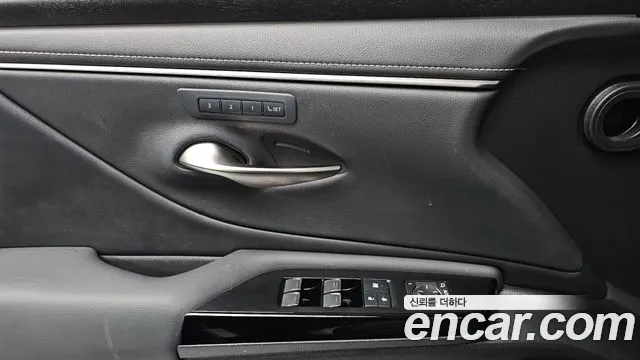 Lexus ES — Фото автомобиля 12