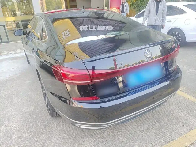 Volkswagen Passat — Фото автомобиля 4