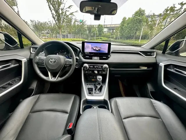 Toyota RAV4 — Фото автомобиля 8