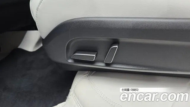 Tesla Model Y — Фото автомобиля 23