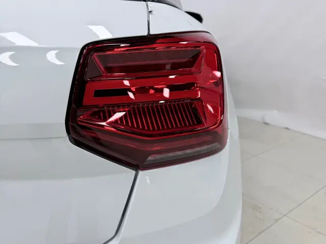 Audi Q2L — Фото автомобиля 9