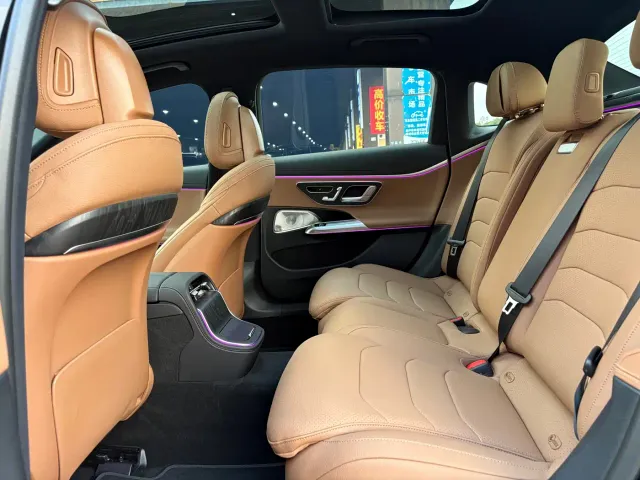 Mercedes-Benz E-Class — Фото автомобиля 14