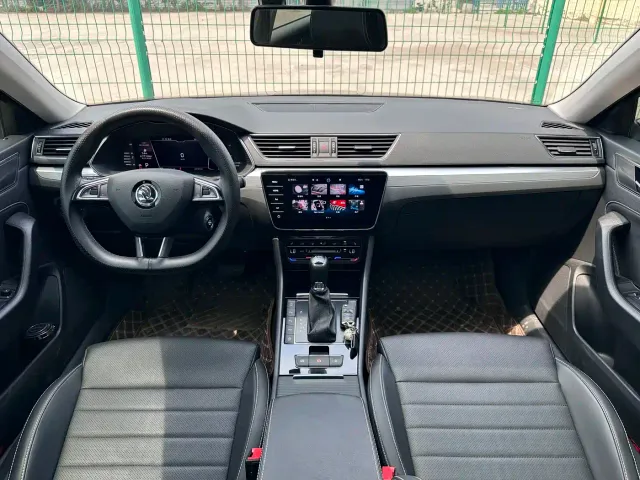 Skoda Superb — Фото автомобиля 5