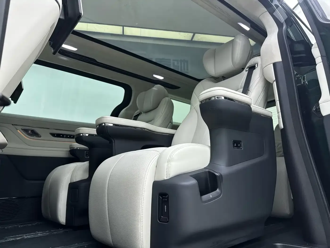 Geely Galaxy Yizhen L380 2025 Model 805km Flagship Edition AWD — Фото автомобиля 21