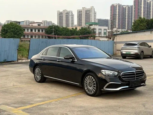 Mercedes-Benz E-Class — Фото автомобиля 3