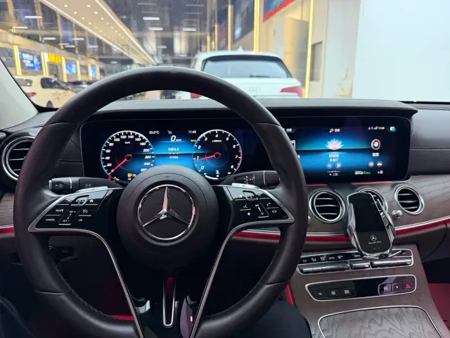 Mercedes-Benz E-Class — Фото автомобиля 23
