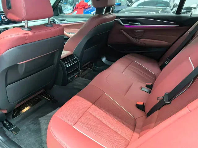 BMW 5 Series — Фото автомобиля 12