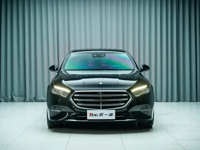 Mercedes-Benz E-Class — Фото автомобиля 2