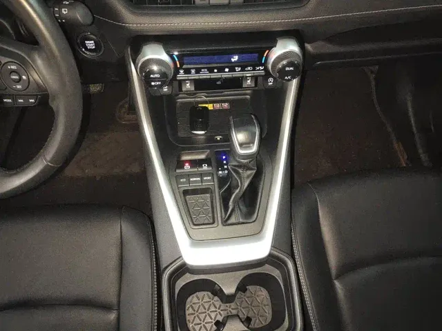 Toyota RAV4 — Фото автомобиля 13