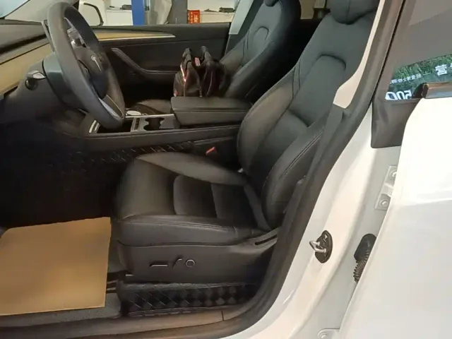 Tesla Model Y — Фото автомобиля 14