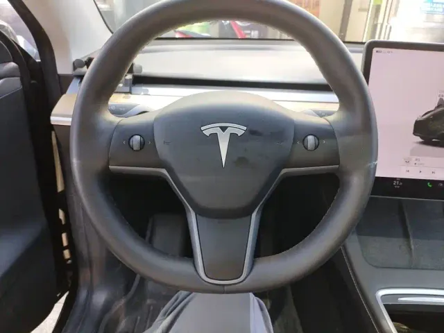 Tesla Model Y — Фото автомобиля 6