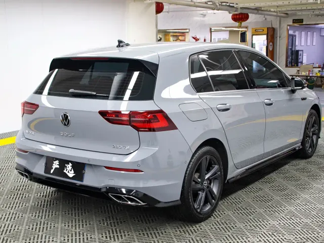 Volkswagen Golf — Фото автомобиля 21