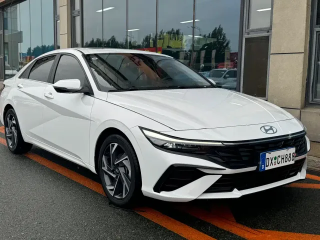 Hyundai Elantra — Фото автомобиля 3