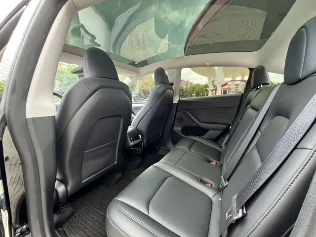 Tesla Model Y — Фото автомобиля 14