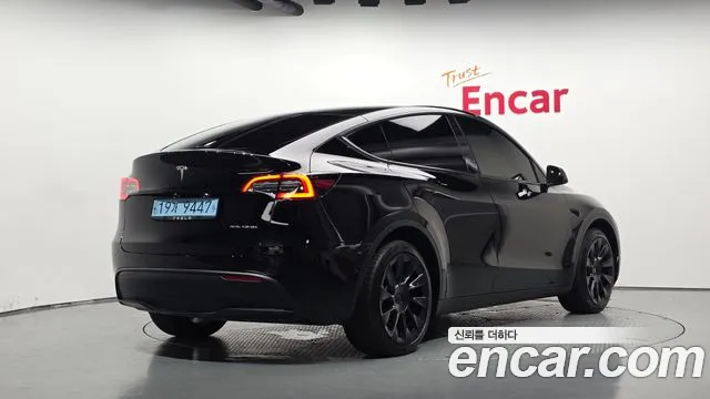 Tesla Model Y — Фото автомобиля 2