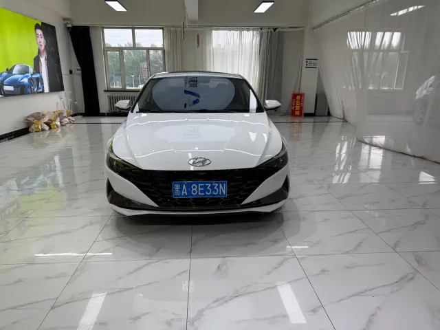Hyundai Elantra — Фото автомобиля 2
