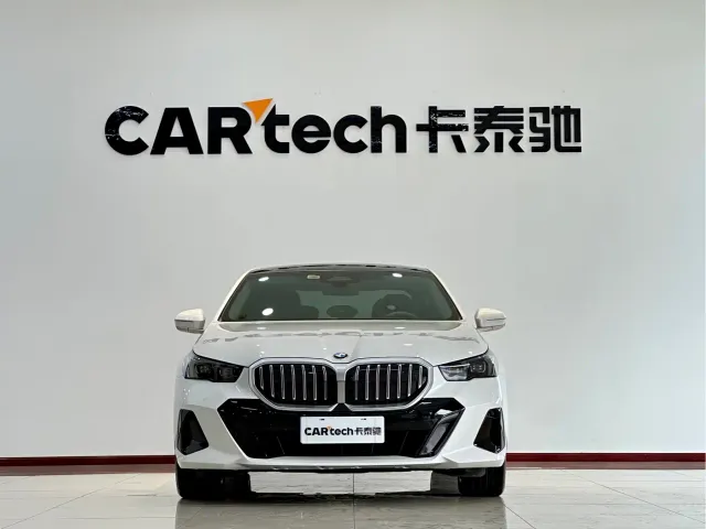 BMW 5 Series — Фото автомобиля 2
