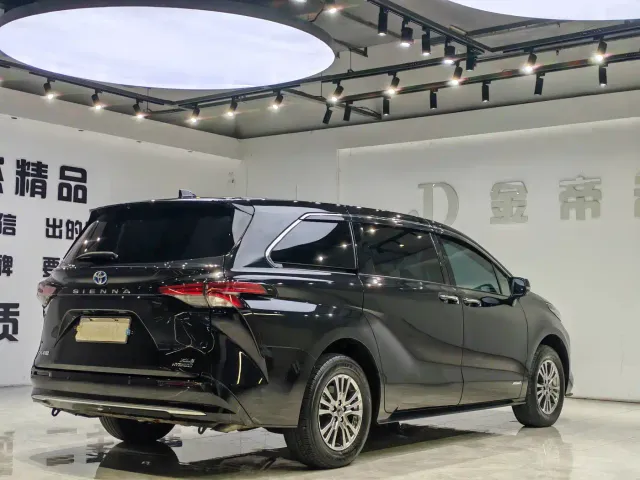 Toyota Sienna — Фото автомобиля 14