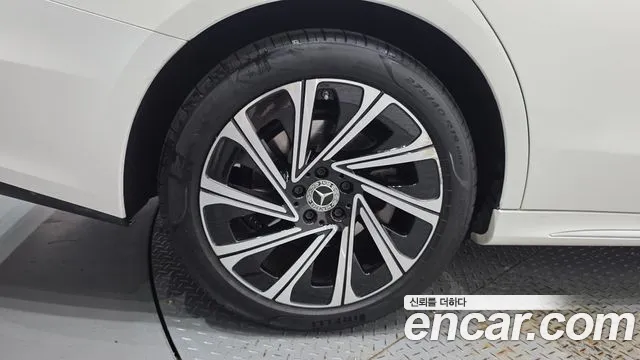 Mercedes-Benz E-Class E-класс W214 E300 4MATIC Exclusive — Фото автомобиля 5