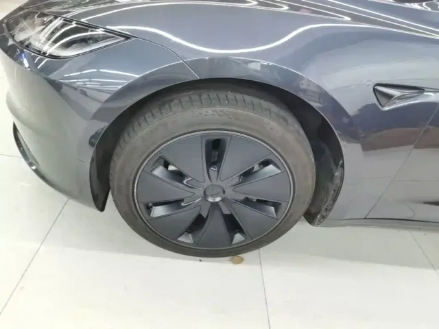 Tesla Model 3 — Фото автомобиля 22