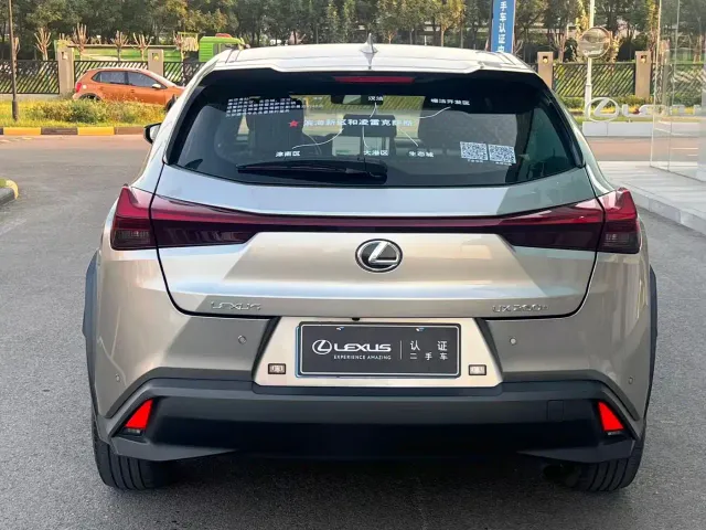 Lexus UX — Фото автомобиля 9