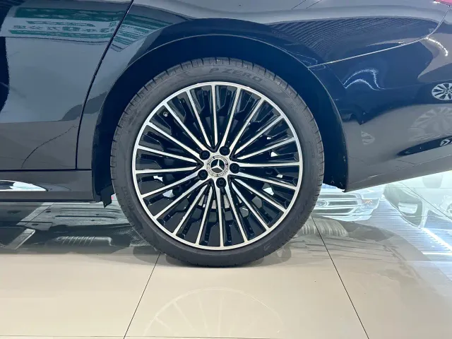 Mercedes-Benz E-Class — Фото автомобиля 17
