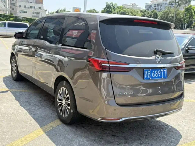 Buick GL8 — Фото автомобиля 4