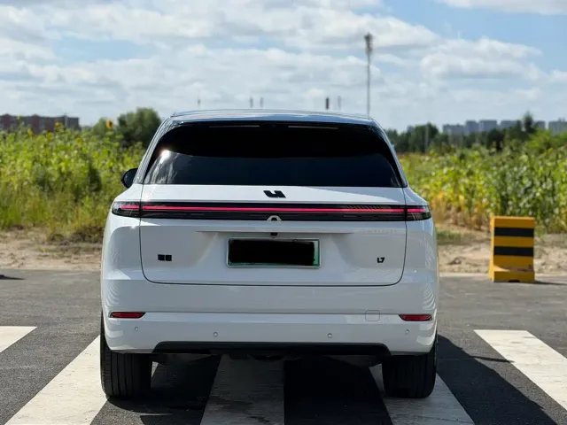 Li Auto L7 — Фото автомобиля 5