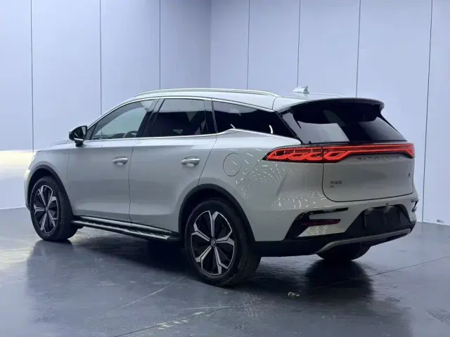 BYD Tang — Фото автомобиля 4